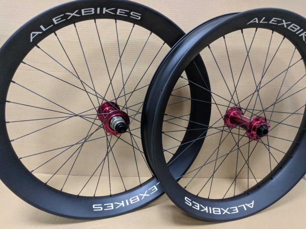 фото Велосипедные карбоновые колеса alexbikes в сборе, ширина обода 90 мм, + втулки (26-90-red)