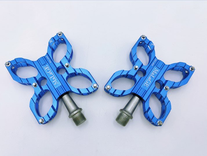 Педали алюминиевые MALAG CNC, 85х80х18, ось CrMo 9/16-20TPI, 1 подшипник + 1 втулка скольжения, сменные шипы, mlg-AX05, Синий
Педали алюминиевые MALAG CNC, 85х80х18, ось CrMo 9/16-20TPI, 1 подшипник + 1 втулка скольжения, сменные шипы, mlg-AX05, Синий