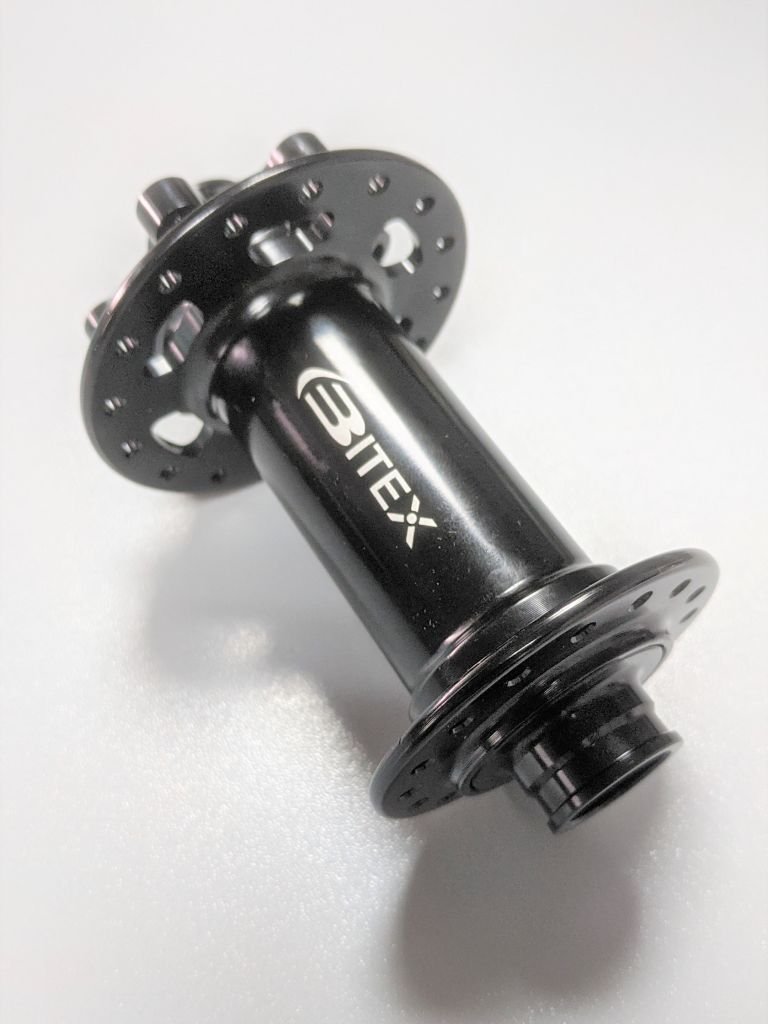 Втулка велосипедная Bitex BX211F15-110 BOOST, MTB, передняя, под ось 15 мм, ширина 110 мм, чёрный, BX211F15-110BK
Втулка велосипедная Bitex BX211F15-110 BOOST, MTB, передняя, под ось 15 мм, ширина 110 мм, чёрный, BX211F15-110BK