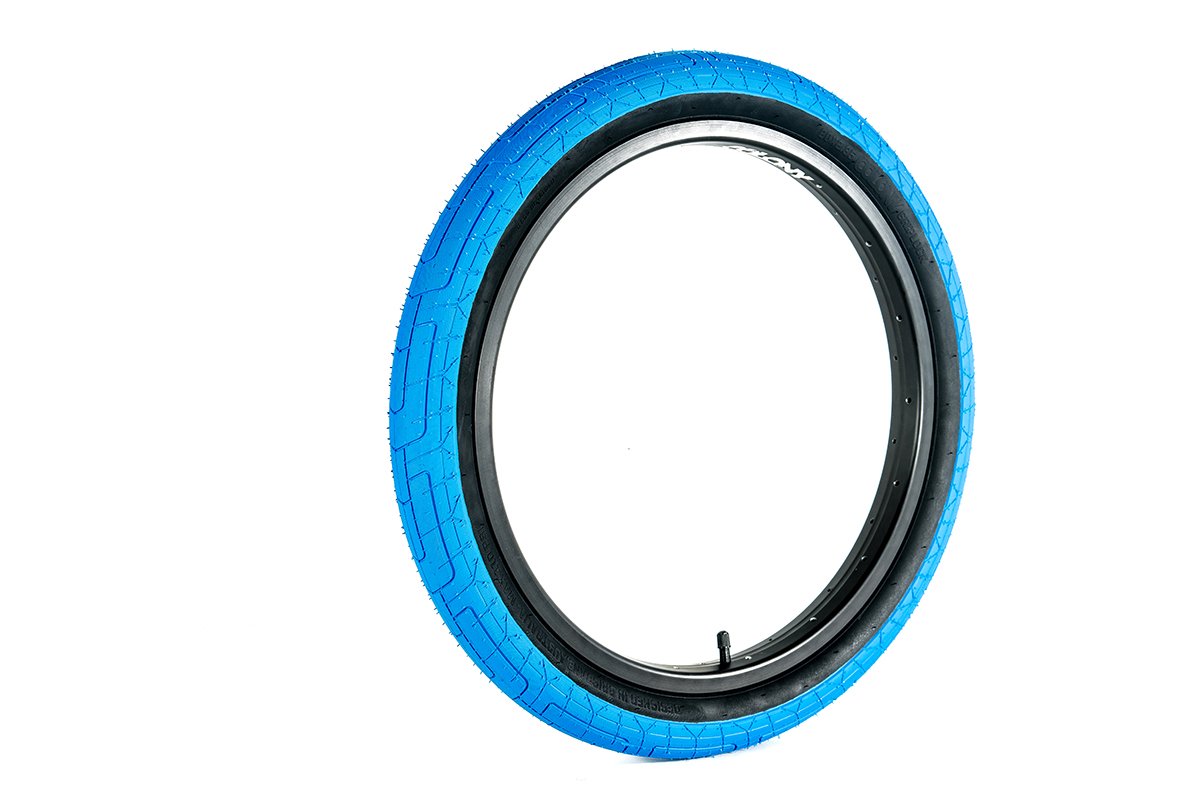 Велопокрышка COLONY, 20 x 2.2", Grip Lock Tyre - Steel Bead, цвет Blue Tread/Black Wall, 03-002102, Синий
Велопокрышка COLONY, 20 x 2.2", Grip Lock Tyre - Steel Bead, цвет Blue Tread/Black Wall, 03-002102, Синий