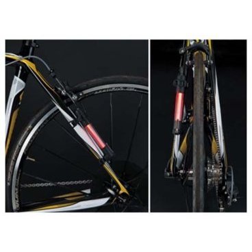 Hасос мини TOPEAK Mini Rocket iGLOW (TIG-MR01) Hасос мини TOPEAK Mini Rocket iGLOW (TIG-MR01)Велосипедный насос<br>Насос Topeak Mini Rocket iGlow с подсветкой.<br><br>Особенности:<br><br>-материал корпуса: прозрачный пластик;<br>-удобная пластиковая ручка с кнопкой включения подсветки;<br>-суперяркий красный диод 0.5W;<br>-2 режима свечения: постоянный и мерцающий (50/100 часов);<br>-2 батареи CR2032 в комплекте;<br>-совместим с ниппелями: Presta;<br>-крепление на раму;<br>-максимальное давление: 160 PSI / 11 bar;<br>-размер: 17.3 х 3 х 2.4 см;<br>-вес: 67 г.<br>