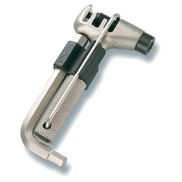 Выжимка цепи TOPEAK Super Chain Tool TT1302 Выжимка цепи TOPEAK Super Chain Tool TT1302Велоинструменты<br>Выжимка цепи Topeak Super Chain Tool пригодиться каждому велосипедисту. Она очень компактная, легкая и удобная. Она упростит вашу задачу и поможет справиться с ней за считанные минуты. Теперь не придется долго возиться с цепью или обращаться к мастерам, которые запросят за указанную услугу в втридорога.<br>Данный инструмент хорош тем, что совмещает в себе три самых необходимых прибора: выжимка цепи, шестигранник 5 мм и 6мм. Все это обязательно пригодится вам в пути!<br>