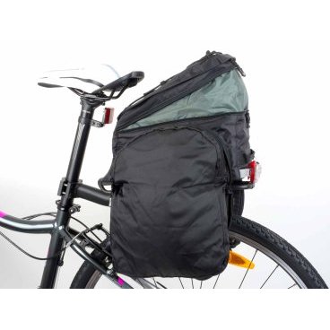 Сумка на багажник AUTHOR CarryMore LitePack20, с плечевым ремнем, V=20л, черная, 8-15000097 Сумка на багажник AUTHOR CarryMore LitePack20, с плечевым ремнем, V=20л, черная, 8-15000097Велосумки<br>Велосумка для багажника AUTHOR Carry More LitePack20 быстросъемная,V=20л черная.<br>Практичная, велосумка изготовлена из высококачественного водоотталкивающего материала. Она идеально подойдет для перевозки фотоаппарата и других вещей в длительных поездках. Установлено универсальное и легкое крепление на все типы багажников, изменяемый объем главного отделения позволяет увеличить объем до 20 литров,<br> Особенности модели:<br>- раскладывающиеся 2 боковых кармана, <br>- плечевой ремень, <br>- отделения для мелких предметов и карты, <br>- быстросъемное крепление к заднему багажнику,<br>- совместимость с багажниками AUTHOR с системой CARRY MORE, <br>- в комплекте чехол от дождя, - светоотражающие элементы. Цвет: черный<br>Объем: V=20л.<br><br> 8-15000097<br>
