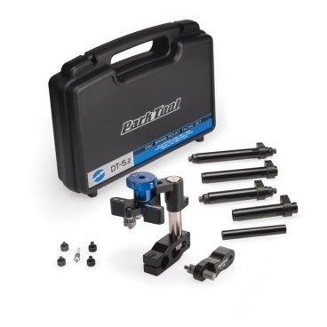 Торцовка крепления калипера Park Tool DT-5.2, PTLDT-5.2 Торцовка крепления калипера Park Tool DT-5.2, PTLDT-5.2Велоинструменты<br>Для более точной и надежной работы дисковых тормозов, монтажные петли рамы должны быть параллельны с тормозными колодками и ротором. DT-5.2 предназначен для торцевания установочных петель под калипер, удаляет неравности, краску и создает идеально ровную поверхность.Подходит для IS Mount, Post Mount, Shimano Flat Mount<br>