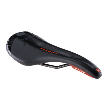 Велосипедное седло Astute MUDLINE VT, 260 x 125 мм, MTB, 215г, 260 x 125 мм черый Велосипедное седло Astute MUDLINE VT, 260 x 125 мм, MTB, 215г, 260 x 125 мм черыйСедла для велосипедов<br>Разработанное специально для мира эндуро горного велосипеда, это седло спроектировано, чтобы обеспечить правильную и комфортную поддержку для наиболее требовательных спортсменов: специальная набивка, интегрированная система амортизатора (B.D.S.), а также компактные размеры гарантируют полное соответствие всем нуждам фристайлера в плане удобства и приложения максимальных усилий. Конструкция Mudline включает в себя легкую рамку из титана, интегрированную в переднюю часть седла.<br>Полностью новый дизайн этого седла получил три международных патента.<br><br>Спецификация<br>Размеры 260 x 125 мм<br>Материал рамки Титановый сплав<br>Вес 215 г (+/-8%)<br>Особенности Система амортизации, вырез посередине<br>Покрытие Специальная синтетическая кожа<br>Цвет Чёрный<br>Использование МТБ<br>