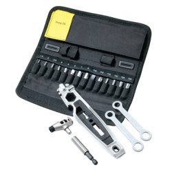 Набор инструментов Topeak Prep 25, в кейсе, 28 функций, TT2553 Набор инструментов Topeak Prep 25, в кейсе, 28 функций, TT2553Велоинструменты<br>Универсальный набор инструментов для домашнего ремонта велосипеда. 28 функций. Компактный нейлоновый кейс. Крепление на велосипед. Набор включает многофункциональную выжимку цепи.<br>