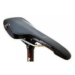 Велоседло ERGON SM3 S-PRO, черное, 440 000 10 Велоседло ERGON SM3 S-PRO, черное, 440 000 10Седла для велосипедов<br>Велосипедное седло Ergon SM3 S-Pro black на карбоновой основе незаменимо для байкеров, планирующих длительные туры.<br><br>Характеристики:<br><br>Длина седла: 285 мм<br>Ширина седла: 135 мм/ 145 мм / 155 мм<br>Вес: 247г; данные производителя:235 г / 240 г / 250 г<br>Каркас: TiNox<br>Покрытие: Futura-Microfaser, на корме - Diamantino<br>Основа: Карбон<br>