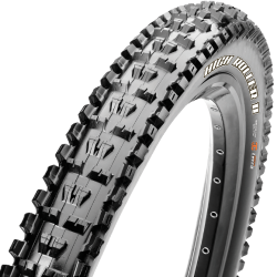 Покрышка Maxxis High Roller II, 27.5x2.4, 60 TPI, МТБ, TB85915300 Покрышка Maxxis High Roller II, 27.5x2.4, 60 TPI, МТБ, TB85915300Велопокрышки<br>Новое поколение популярнейшей покрышки для DH и FR. Большое пространство между шипами и агрессивный рисунок протектора помогают Хайроллеру II отлично сцепляться с почвой и очищаться от грязи. Измененная форма шипов улучшила тормозные характеристики и боковое сцепление в поворотах и на сухих грунтах. Боковины с Exo Protection – для еще большей сопротивляемости проколам и порезам, трехсоставный компаунд 3C Maxx Grip специально разработан для даунхилла и обеспечивает превосходное сцепление. Доступны версии с технологией Tubeless Ready - для бескамерного использования без большого проигрыша в весе покрышек.<br><br>Характеристики:<br>ETRTO 61-584<br>Двухслойная<br>Размер: 27.5x2.40<br>Компаунд: 60a<br>Корд: 60 TPI, стальной<br>Вес: 1305 грамм<br>