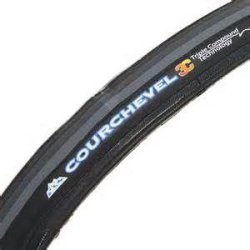 Покрышка Maxxis Courchevel, 700x23C, 120 TPI, шоссе, TB86345300 Покрышка Maxxis Courchevel, 700x23C, 120 TPI, шоссе, TB86345300Велопокрышки<br>Maxxis продолжает расширять границы рынка шоссейных покрышек. Courchevel была полностью обновлена от корда до протектора. Технология протектора из трехсоставной резины позволяет увеличить срок службы, улучшить управляемость и сцепление, а дополнительные слои Kevlar K2 и Silkworm защищают от проколов. Технология MaxxShield предоставляет надёжную защиту от точечных проколов и преждевременного истирания. Исключительная шоссейная покрышка Maxxis для больших скоростей и тонкого контроля!<br>