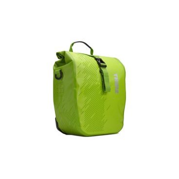 Набор велосипедных сумок Thule Pack?n Pedal Shield Pannier, размер S, салатовый (2 шт.), 100067 Набор велосипедных сумок Thule Pack?n Pedal Shield Pannier, размер S, салатовый (2 шт.), 100067Велосумки<br>Эти многофункциональные водонепроницаемые сумки обеспечивают безопасность и защиту благодаря ярким светоотражающим элементам и сворачивающейся верхней части.<br><br>Единая конструкция со сворачивающейся верхней частью гарантирует, что вещи внутри останутся сухими и чистыми.<br><br>Система крепления на магнитах проста в использовании, надежна и имеет малый уровень вибрации.<br><br>Яркие светоотражающие элементы на передней и боковой панелях улучшают заметность на дороге.<br><br>Удобные точки крепления для фонарей обеспечивают дополнительную безопасность.<br><br>Внутренние карманы для хранения мелких вещей.<br><br>Встроенные ручки и отстегиваемый ремень для ношения через плечо обеспечивают несколько вариантов переноски.<br><br>Лучше всего подходит для багажников Thule, но может использоваться практически с любым велосипедным багажником.<br><br>Продаются парами.<br>