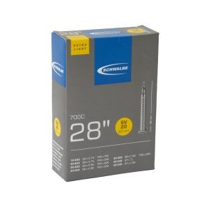 Велокамера FV Schwalbe 28 (18/25x622/630) SV20 60 мм, SV20 ExtraLight, 10426363 Велокамера FV Schwalbe 28 (18/25x622/630) SV20 60 мм, SV20 ExtraLight, 10426363Камеры для велосипеда<br>Велокамеры Schwalbe являются единственными в мире, удостовенными печати качества VSF all ride (германская <br>ассоциация продавцов только высококачественной продукции).Победитель теста велокамера Schwalbe SV13.<br><br>Велокамеры Schwalbe удерживают воздух значительно дольше, потому что качеству и чистоте материала уделяется <br>максимальное внимание. Каждая велокамера Schwalbe накачивается на заводе индивидуально и в течении 24 часов <br>проверяется на пропускаемость воздуха. При этом камера помещаятся в прессформу, что гарантирует стабильность толщины <br>стенок и удержание воздуха.<br><br><br>Велокамеры с уменьшенным весом для шоссейных велосипедов. Удлиненный нипель 60 мм.<br><br>Характеристики велокамеры 28 SV20 Extra Light:<br><br> размер колеса: 28 (18/25x622/630);<br> тип нипеля: FV (Presta, французский);<br> длина нипеля: 60 мм;<br> вес: 65 гр;<br> категория: шоссе.<br>