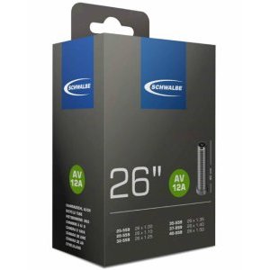 Велокамера AV Schwalbe 26х1.0-1.5 (25-40х559), AV12A, автониппель, 10432340 Велокамера AV Schwalbe 26х1.0-1.5 (25-40х559), AV12A, автониппель, 10432340Камеры для велосипеда<br>Велокамеры Schwalbe являются единственными в мире, удостовенными печати качества VSF all ride (германская ассоциация продавцов только высококачественной продукции). Победитель теста велокамера Schwalbe SV13.<br>Велокамеры Schwalbe удерживают воздух значительно дольше, потому что качеству и чистоте материала уделяется максимальное внимание. Каждая велокамера Schwalbe накачивается на заводе индивидуально и в течении 24 часов проверяется на пропускаемость воздуха. При этом камера помещаятся в прессформу, что гарантирует стабильность толщины стенок и удержание воздуха.<br><br>Характеристики велокамеры 26 AV12A:<br><br> Размер колеса: 26х1.0-1.5 (25-40х559);<br><br> Тип нипеля: AV (автомобильный);<br> Длина нипеля: 40 мм;<br> Вес: 120 гр;<br> Категория: универсальная.<br>