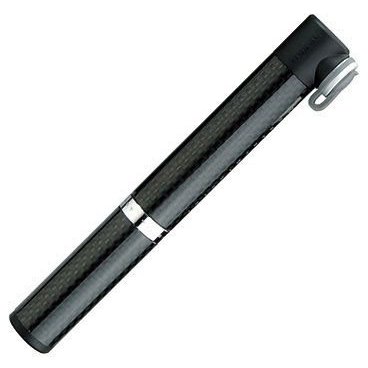 Шоссейный насос Topeak Master Blaster Rocket Micro CB, боковое крепление, карбон, TMR-CB Шоссейный насос Topeak Master Blaster Rocket Micro CB, боковое крепление, карбон, TMR-CBВелосипедный насос<br>Если вы боретесь за каждый грамм, этот карманный насос для вас: он весит всего 55 граммов! Карбоновая ручка и оболочка камеры, давление накачки до 160 фунтов на кв. дюйм <br> <br> Характеристики <br><br> • Одинарного действия<br> • Боковой кронштейн<br> • Дополнительная линия по центру<br> • Кронштейн<br> • Размер: 16 x 2,4 x 2,1 см<br> • Уплотняющий колпачок: Совмещен с пыльником<br> • Головка: Под вентиль Presta<br> • Ручка: Карбон, с блокировкой<br> • Макс. давление: 160 фунтов на кв. дюйм (11 бар) <br> • Камера: Карбоновая оболочка<br> • Вес: 55 г<br>