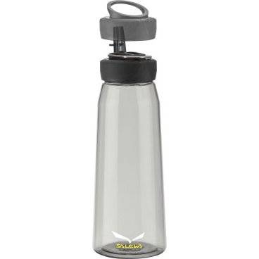 Фляга Salewa Bottles RUNNER BOTTLE, 1,0 L, серый, 2324_300 Фляга Salewa Bottles RUNNER BOTTLE, 1,0 L, серый, 2324_300Фляги и Флягодержатели<br>Спортивная фляга Runner Bottle для тех, кто ведет активный образ жизни. <br>Изготовлена из тритана, который не содержит вредных веществ. <br><br>Широкое горлышко изделия позволит с легкостью наполнять и мыть флягу. <br>Питьевое отверстие соединяется с трубкой, которая с легкостью закрывается. <br>Крышка оснащена держателем, за который флягу можно подвесить на рюкзак или ремень.<br><br>Объем: 1 л <br>Вес: 150 г <br><br>Материал: тритан. Тритан - это прочный, прозрачный материал, который прошел научные тестирования и был признанным одним из лучших материалов для использования в медицинской промышленности.<br>
