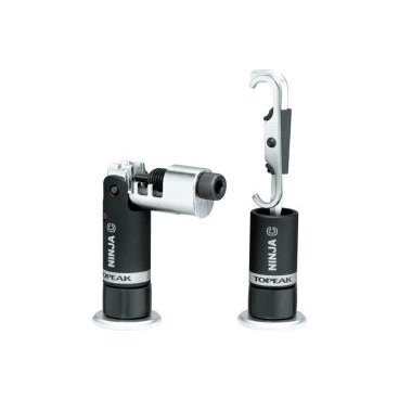 Выжимка велоцепи Topeak Ninja C 11 for MTB & road handle, интегрированная в заглушки в руль, TNJ-C Выжимка велоцепи Topeak Ninja C 11 for MTB & road handle, интегрированная в заглушки в руль, TNJ-CВелоинструменты<br>Выжимка велосипедной цепи Ninja C вставлена в виде загрушки внутрь вашего руля, чтобы нигде не мешать, но при этом быть всегда с собой. Этот инструмент, совместимый с 11 скоростями цепями (включая полые пины), включает в себя цепной крючок и универсальный гаечный ключ на 4 мм для удобства эксплуатации.<br><br>Размер:<br>8.6 x 2.3 x 2.3 cm / 3.4” x 0.9“ x 0.9” (Chain tool)<br>8.5 x 2.3 x 2.3 cm / 3.3” x 0.9“ x 0.9” (Chain hook)<br>Материал корпуса: Lightweight aluminum<br>Материал выжимки: нержавеющая сталь<br>Ограничения в установке:<br>концы руля должны быть прямые не меньше, чем 70 мм в длину (как правило, актуально при установки в шоссейный руль)<br>диаметр внутреннего отверстия руля: ?16.5 - ?20<br>Вес: 77 гр<br>