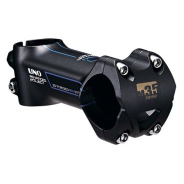 Вынос руля UNO, MTB, 1-1/8х90хD:35х-7*, высота 41мм, вес 140 г, ASM02 Вынос руля UNO, MTB, 1-1/8х90хD:35х-7*, высота 41мм, вес 140 г, ASM02Выносы<br>Для комфортного и эффективного передвижения на велосипеде очень важно, насколько правильно настроены все его элементы. Ключевые параметры, которые необходимо учитывать – это форма и конструкция рамы, высота сиденья над уровнем педалей, величина и вынос руля.<br><br>Официальное название закрепления рулевой детали к вертикальной трубе вилки – рулевой кронштейн. Он представляет собой продолговатую деталь с фиксаторами с обеих сторон: к штырю и рулю, соответственно.<br><br>Вынос определяет расстояние, на котором располагается руль, от корпуса велосипедиста. Чем он больше, тем дальше придется тянуться до ручек, и наоборот. Длина индивидуальна как для велосипедиста, так и самого байка, поэтому нельзя однозначно сказать, какой именно она должна быть.<br><br>Кроме удаленности от центра велосипеда, кронштейн позволяет изменять угол расположения руля<br><br><br>Характеристика:<br><br>Шток 1-1/8<br>Нерегулируемый<br>Высота 41 мм<br>Вес 140г <br>Черный<br>