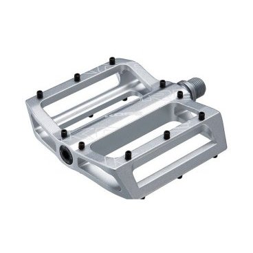 Педали Kore Torsion SX V2 9/16, серебристый, сталь, KPDTSXV2CRSAT Педали Kore Torsion SX V2 9/16, серебристый, сталь, KPDTSXV2CRSATПедали для велосипедов<br>Широкие и тонкие педали-платформы с фрезерованным алюминиевым корпусом и закрытыми подшипниками. 48 сменных 6-миллиметровых шипов вкручиваются при помощи шестигранного ключа.<br><br><br><br>ОСОБЕННОСТИ<br><br><br><br>Материал корпуса: алюминиевый сплав марки 6061-Т6<br><br>Материал оси: хромомолибденовая сталь<br><br>Закрытые промышленные подшипники<br><br>48 сменных 6-миллиметровых шипов<br><br>Вес: 426 граммов (пара)<br>
