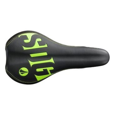 Седло SDG Fly JR Steel, 235х122 мм, черно-зеленый, 00808DS Седло SDG Fly JR Steel, 235х122 мм, черно-зеленый, 00808DSСедла для велосипедов<br>Fly Jr – универсальное седло, созданное специально для юных гонщиков. Благодаря нейлоновой основе данная модель отличается высокой жёсткостью и долговечностью. Верх седла отделан устойчивой к истиранию синтетической кожей, а боковые части – кевларом.<br><br><br><br>ОСОБЕННОСТИ<br><br><br><br>Материал верха: искусственная кожа/кевлар<br><br>Материал основы: нейлон<br><br>Материал рамок: хромомолибденовая сталь<br>Размер: 235х122 мм<br>Вес: 270 грамм<br>