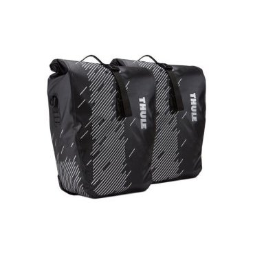Набор велосипедных сумок Thule Shield Pannier Large, 2 шт, черный, 100072 Набор велосипедных сумок Thule Shield Pannier Large, 2 шт, черный, 100072Велосумки<br>Эти универсальные водонепроницаемые велосипедные сумки со сворачивающейся верхней частью защищают вещи от влаги, а светоотражающие элементы обеспечивают дополнительную безопасность при езде.<br><br>Светоотражающие элементы на сумке делают ее более заметной в темное время суток<br>Запаянные швы и сворачивающаяся верхняя часть надежно защищают содержимое от влаги и пыли в соответствии с классом защиты IP64<br>Сумки легко устанавливать и снимать благодаря удобной системе зажимов и нижнему креплению на магнитах<br>Удобная точка крепления фонаря для дополнительной безопасности при передвижении<br>Во внутренних карманах можно расположить небольшие предметы<br>Сумка имеет встроенную ручку и съемный наплечный ремень для удобной транспортировки<br><br>Размеры33 x 15.2 x 43.2 см<br>Объем24 l<br>Вес1.1 kg<br>Цветчерный <br>МатериалНейлон, пластик, сталь<br>ВодонепроницаемостьIP64<br>Номер модели100072<br>