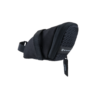 Сумка подседельная Birzman Saddle Bag Zyklop Nip, 16.5x5x6.5cm, черный, BM10-PO-SB-01-K Сумка подседельная Birzman Saddle Bag Zyklop Nip, 16.5x5x6.5cm, черный, BM10-PO-SB-01-KВелосумки<br>Компактная и практичная подседельная сумка. Основная особенность данной модели - удобно расположенная застёжка на молнии, обеспечивающая быстрый доступ к вещам. Такая влагостойкая сумка - оптимальный выбор для тех, кто не любит возить с собой рюкзак.<br><br>Функции<br><br>Подседельная сумка/Крепление для заднего фонаря<br><br>Материал<br><br>Полиэстер 600D (влагоотталкивающий)<br><br>Размер<br><br>16.5x5x6.5cm<br><br>Объём<br><br>0.3L<br>
