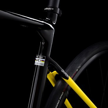 Шоссейный велосипед Wilier Garda Disc 105 Reflex, 28", 22 скорости, черный/красный, B206UD105BLACKRED