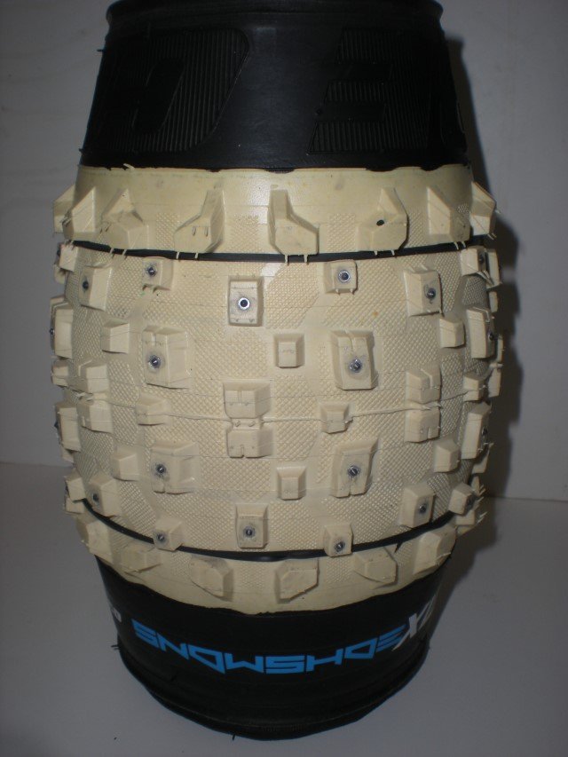 фото Велопокрышка белая veetire snow shoe xl, 120 tpi, pure silica compound (psc) 50a, 26"x4.8, b37507