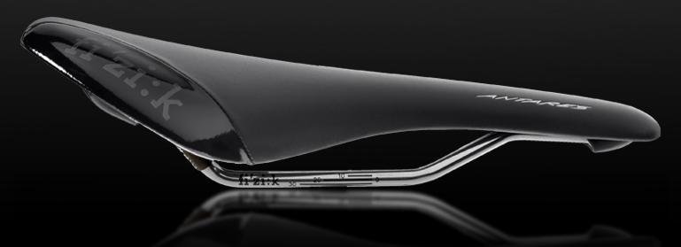 

Седло велосипедное Fizik ANTARES BLACK/GLOSS GOLD, 7073SXSA89A20, Черный