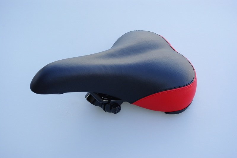 Седло велосипедное STARK 6015 MTB 265*170mm, пластиковый бампер, с креплением, черно\красное велосумка под седло stark g 2 средняя с чехлом от дождя черно бежевая g 2