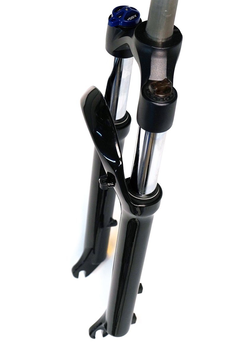 Велосипедная вилка Вилка велосипедная EASING ES 456HLO 26*1.1\8, 100 мм, локаут гидравлический, алюминиевая, черная