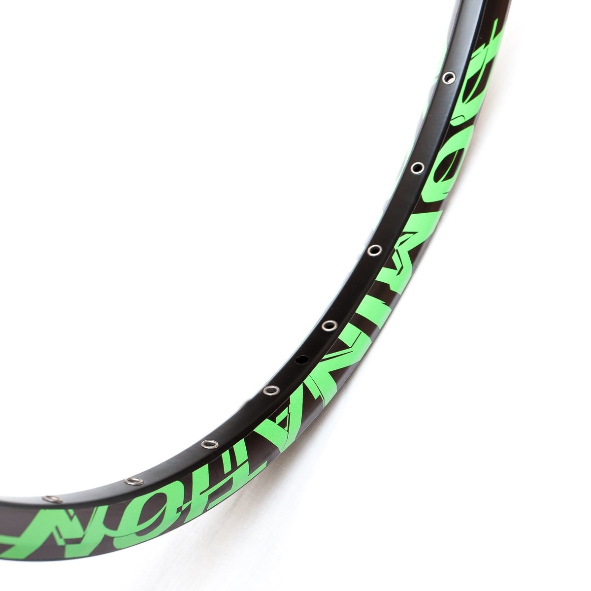 

Комплект наклеек на обода Colt Bikes DOMINATION SL, 26", 559x25, черный/зеленый, 3182MD32ph0Green