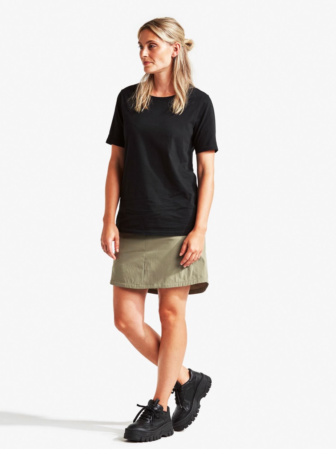 

Футболка женская Didriksons UNNI WNS T-SHIRT, черный, 503051 (Размер: 42 )