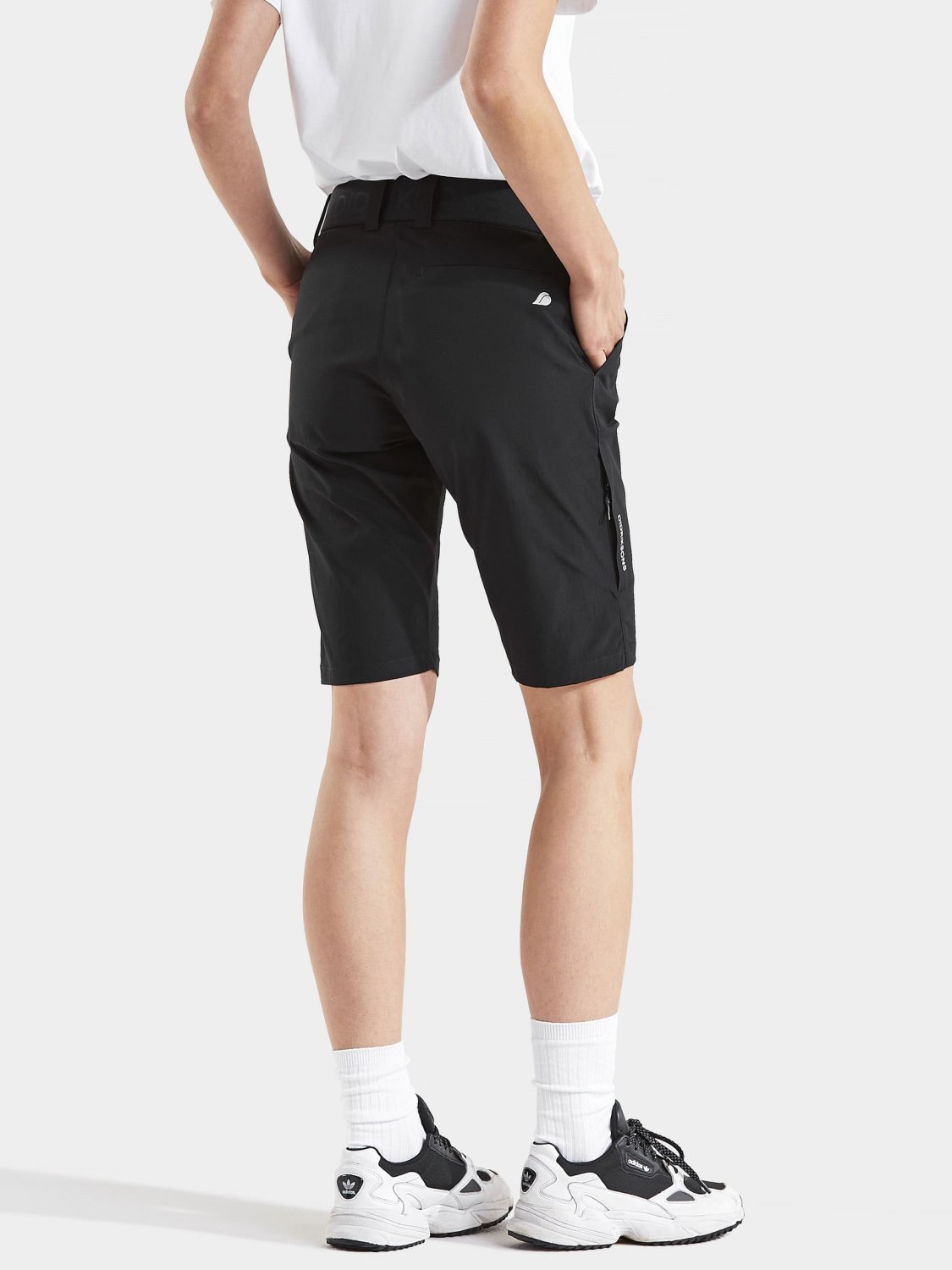 

Шорты женские Didriksons LIV WNS LONG SHORTS, черный, 503623 (Размер: 34)