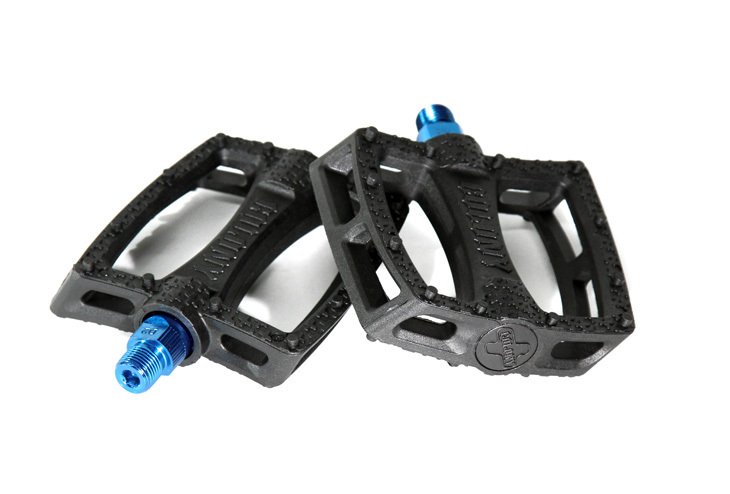 

Педали велосипедные COLONY Fantastic Plastic Pedals 9/16" - Nylon/Fibre Mix, цвет черно-синий, 03-002189, Черный