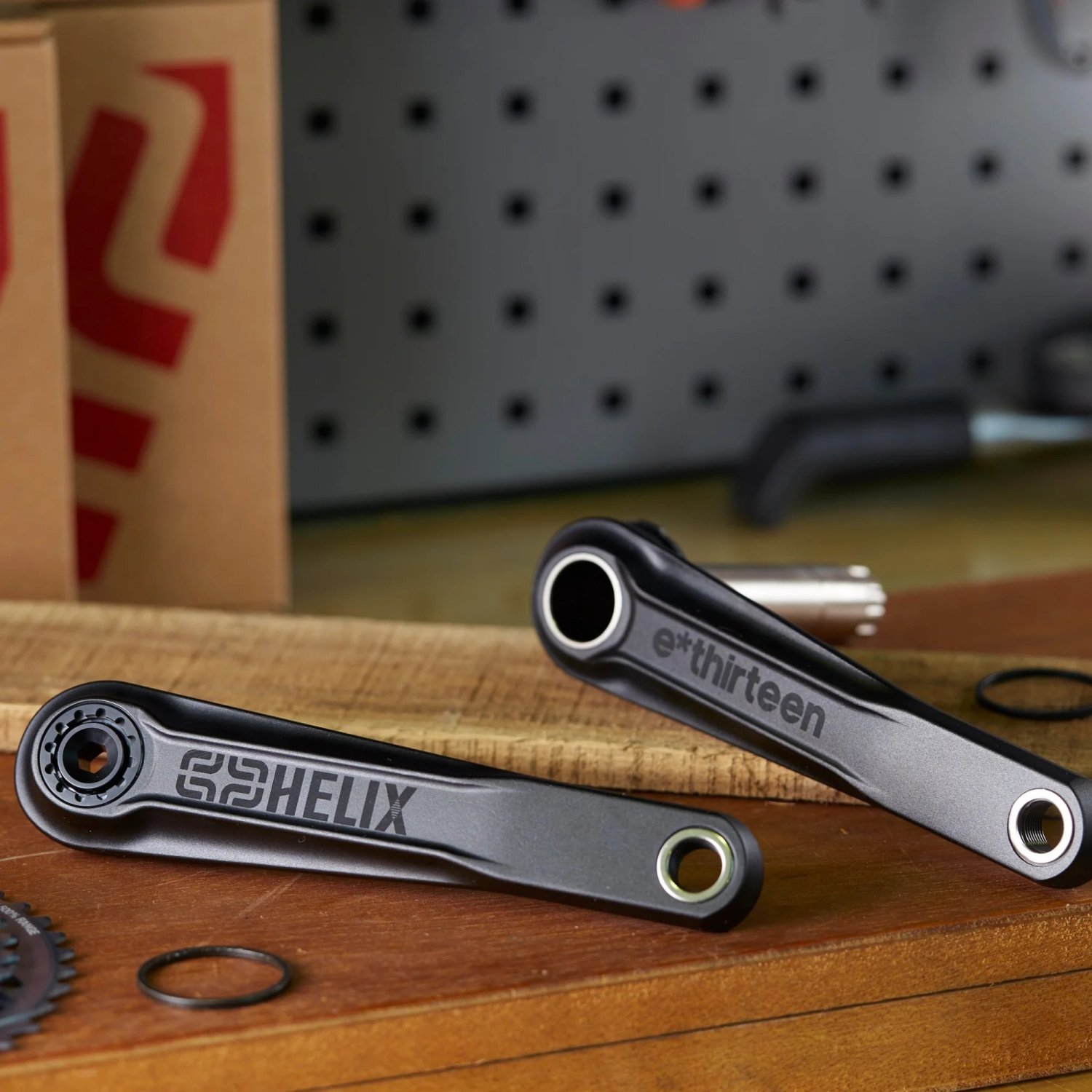 

Шатуны E Thirteen Helix Cranks 175x73mm Black, CS4HBA-101