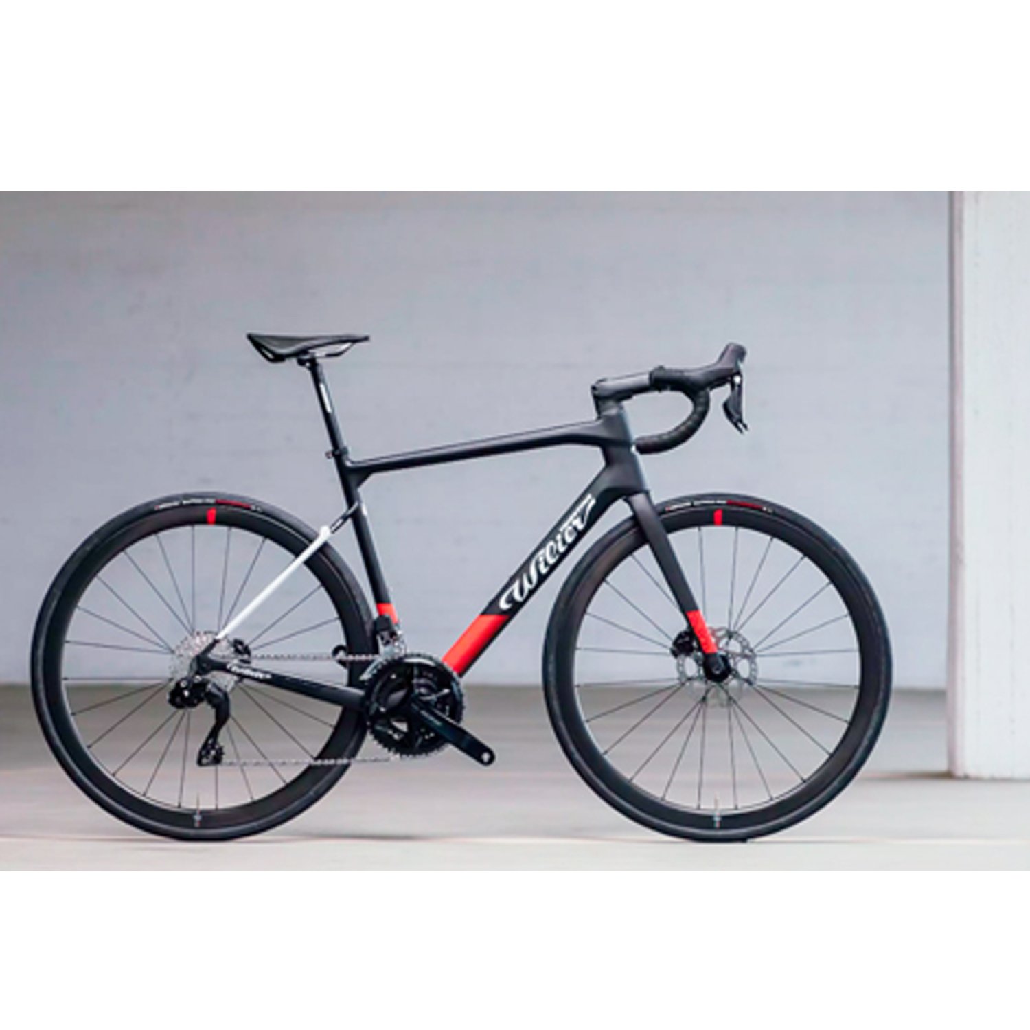 Велосипед шоссейный Wilier GARDA 105 Di2 DISC 12V RS171 28 2024 B3065I7 Размер L Рост 170-180 см Цвет Черныйкрасный